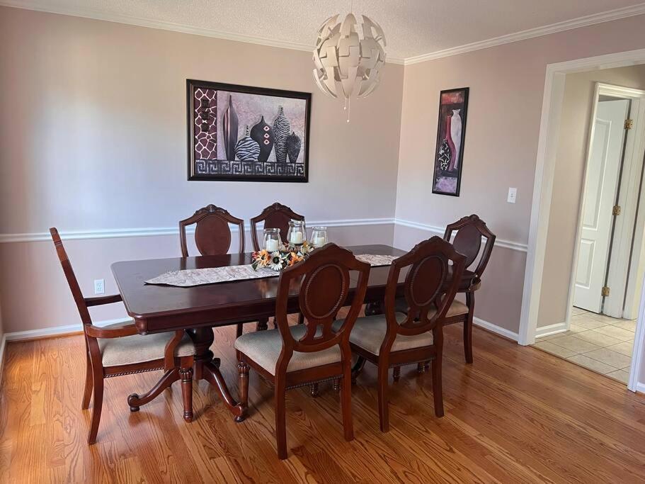 A Spacious And Warm House Fuquay-Varina Екстериор снимка